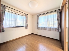 �y2�K�m��4.5���z �����`�̌`���4.5���� �k���Ɉʒu���Ă��܂����A2�ʍ̌��Ȃ̂Ŗ��邢���������͂ł��� �k�����͏o���X�^�C���ɂȂ��Ă���̂ŁA����I�Ƃ��Ă������p�����܂���